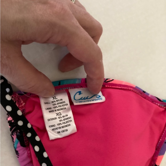 🌞NWOT California Waves Hawaiian Print Triangle Top with Bikini Bottoms A - Picture 3 of 11